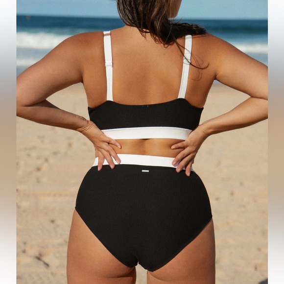 Berlook Contrast Trim Plus Size Bikini Set - Picture 2 of 6